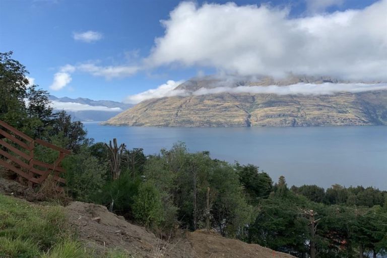 Photo of property in 38 Mackinnon Terrace, Sunshine Bay, Queenstown, 9300