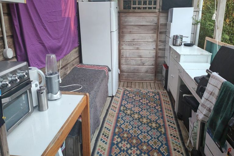 Photo of property in 126 Lone Kauri Road, Karekare, Auckland, 0772