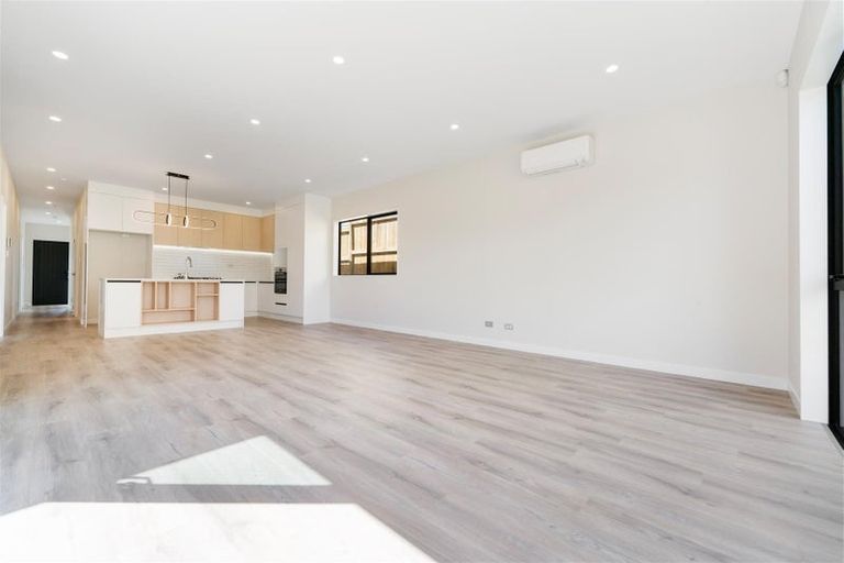 Photo of property in 42 Whakairo Crescent, Gulf Harbour, 0930