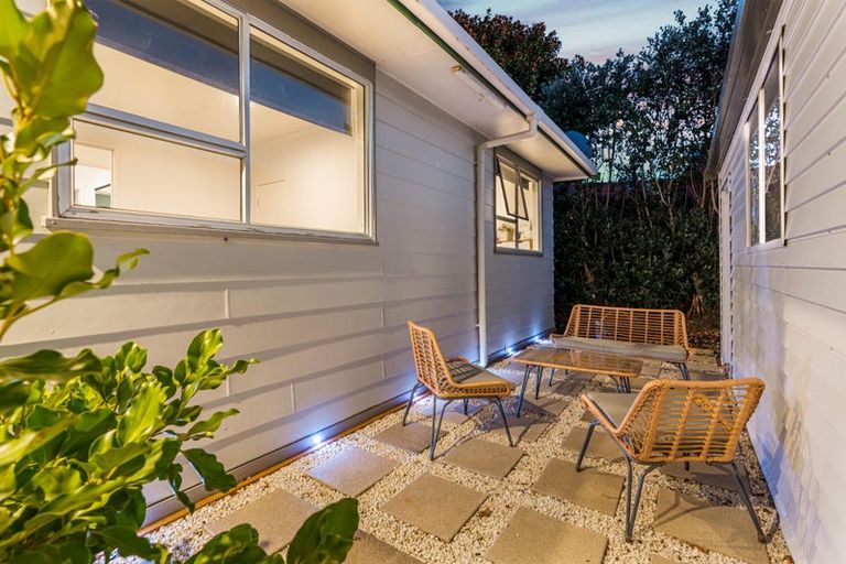 Photo of property in 2 Katrina Place, Massey, Auckland, 0614
