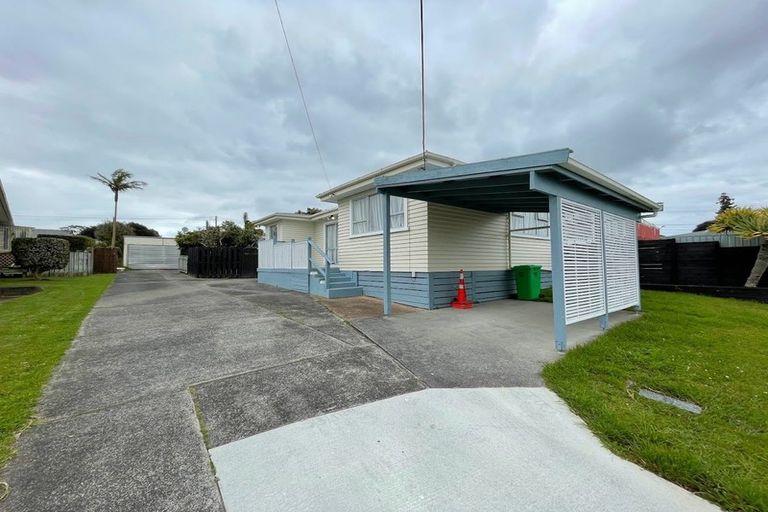 Photo of property in 1 Marlene Avenue, Te Atatu South, Auckland, 0610