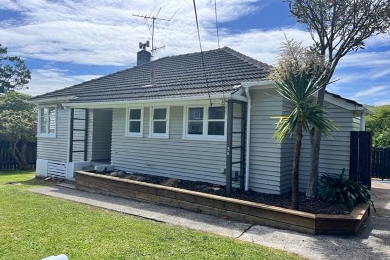 Photo of property in 3 Hill Grove, Naenae, Lower Hutt, 5011