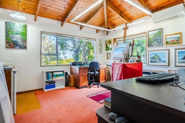 Photo of property in 3 Ngaio Road, Titirangi, Auckland, 0604