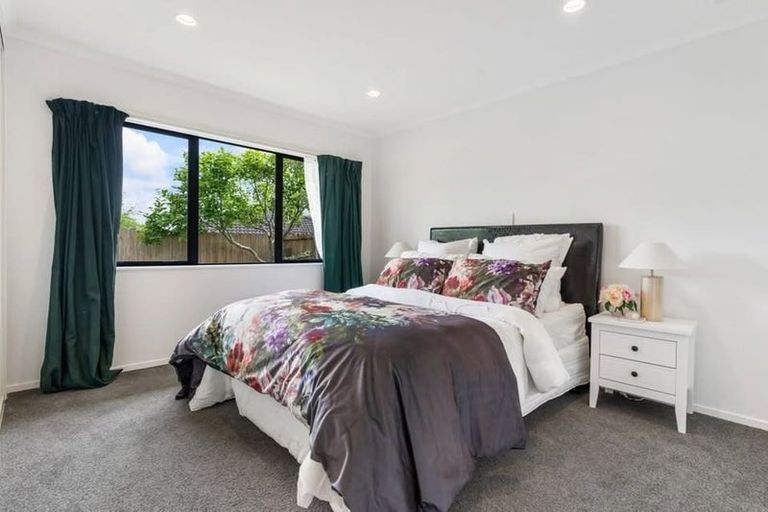 Photo of property in 16 Carisbrook Crescent, Papakura, 2110