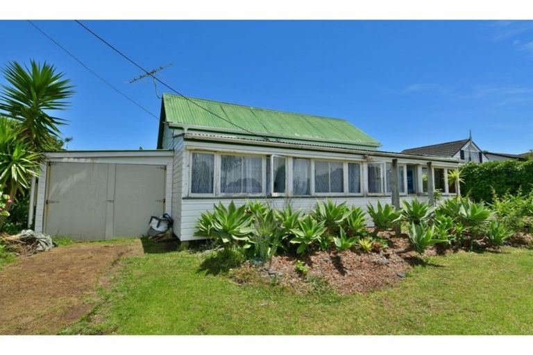 Photo of property in 12 Marie Avenue, Red Beach, 0932