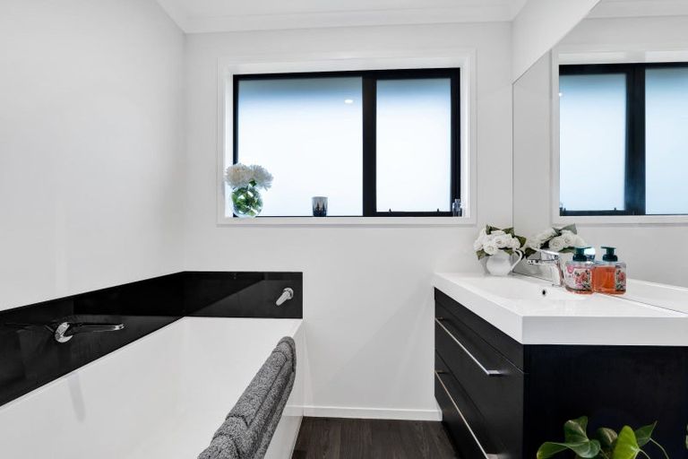 Photo of property in 14a Rosalind Street, Stratford, 4332