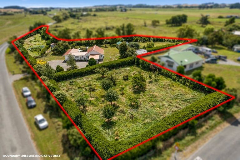 Photo of property in 318 Kuku Beach Road, Kuku, Levin, 5570