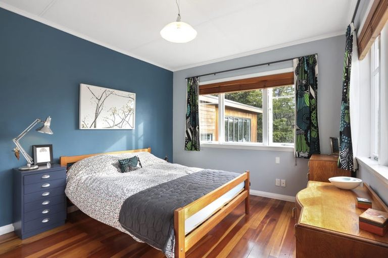 Photo of property in 18 Derwent Crescent, Titirangi, Auckland, 0604