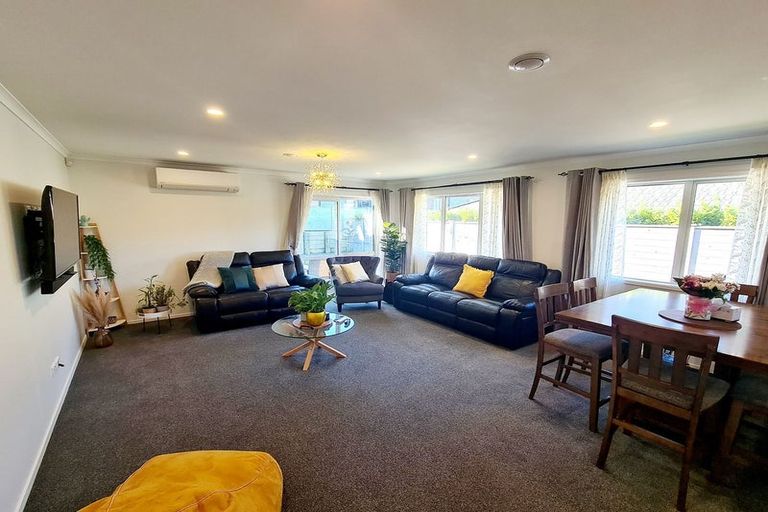 Photo of property in 19 Mooring Close, Whitby, Porirua, 5024