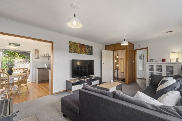 Photo of property in 19 Kashmir Road, Glen Eden, Auckland, 0602