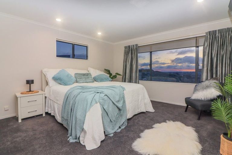 Photo of property in 83 Kakariki Grove, Waikanae, 5036