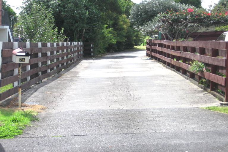 Photo of property in 74 Royal View Road, Te Atatu South, Auckland, 0610