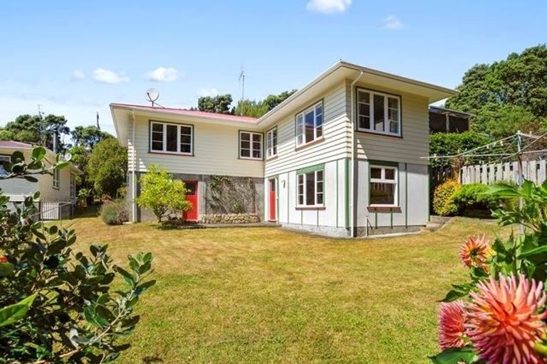 Photo of property in 52 Chester Road, Tawa, Wellington, 5028