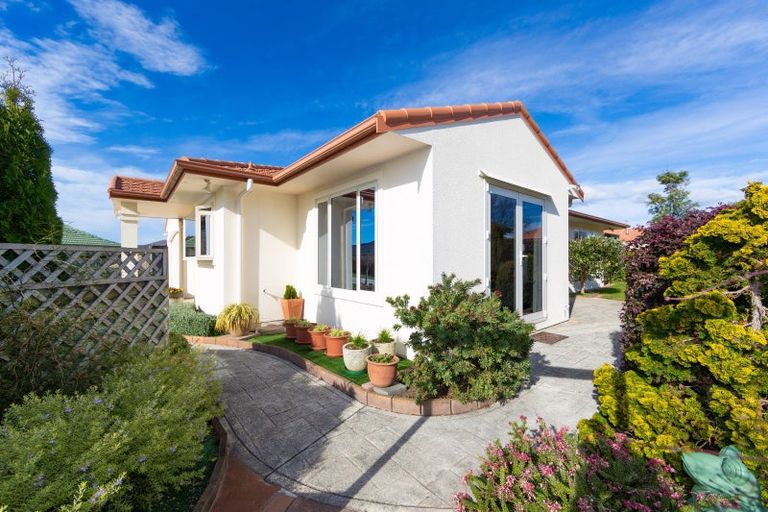 Photo of property in 8 Dules Walk, Taradale, Napier, 4112