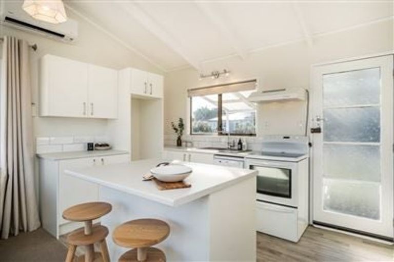 Photo of property in 1/18 Glenfield Road, Birkenhead, Auckland, 0626