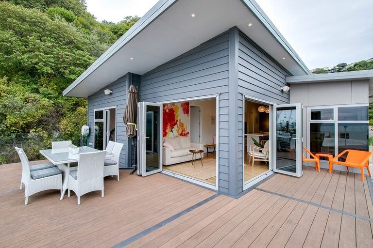 Photo of property in 16 Hornsey Road, Bluff Hill, Napier, 4110