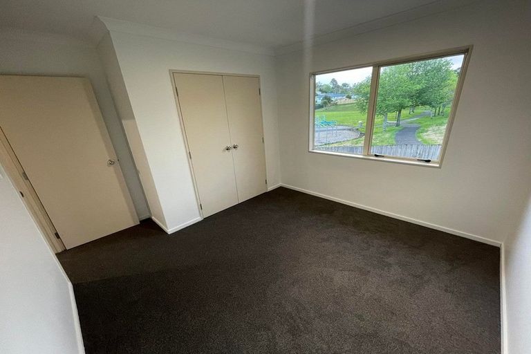 Photo of property in 22 Killygordon Place, Massey, Auckland, 0614