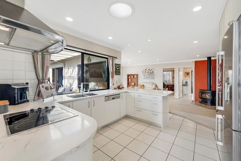 Photo of property in 26 Stevenson Way, Cockle Bay, Auckland, 2014