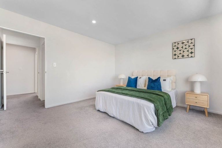 Photo of property in 4d Flaunty Place, West Harbour, Auckland, 0618