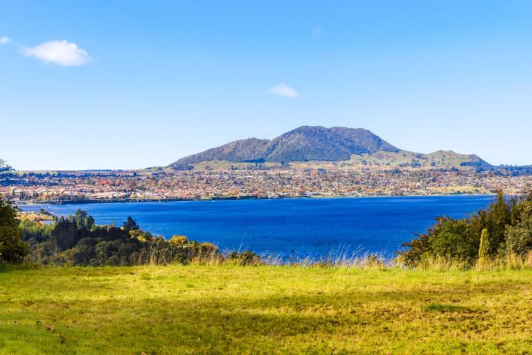Photo of property in 2/110 Acacia Heights Drive, Acacia Bay, Taupo, 3385