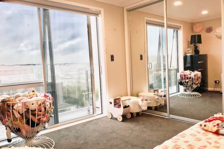 Photo of property in 43a Shanaway Rise, Hillcrest, Auckland, 0627