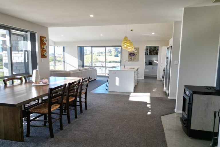 Photo of property in 52 Highlands Drive, Waipawa, 4210