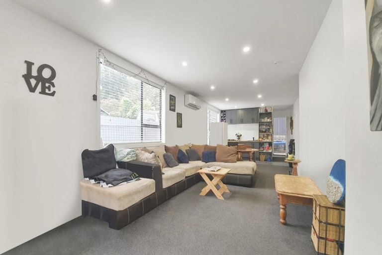 Photo of property in 38 Hawkhurst Road, Lyttelton, 8082
