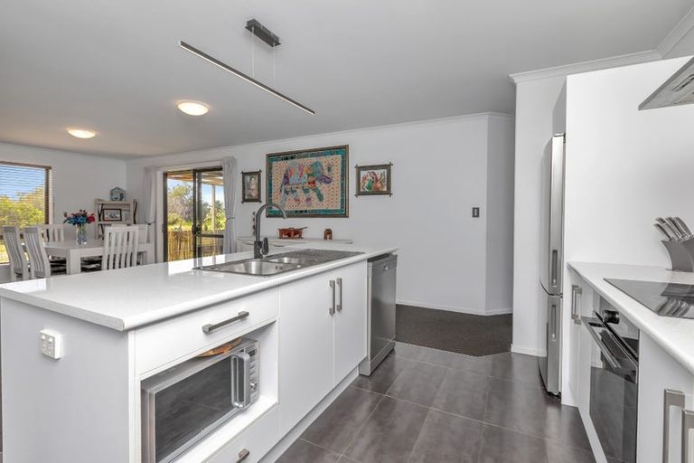 Photo of property in 33 Ocean View Rise, Ruakaka, 0116