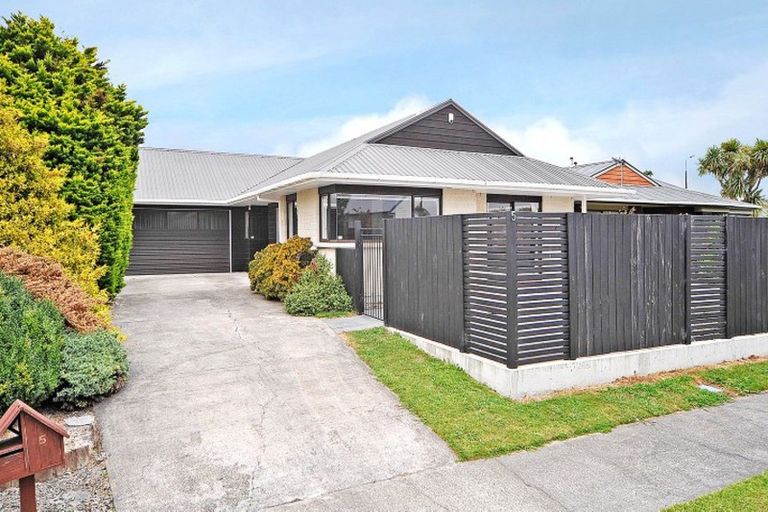 Photo of property in 5 Mercury Street, Milson, Palmerston North, 4414