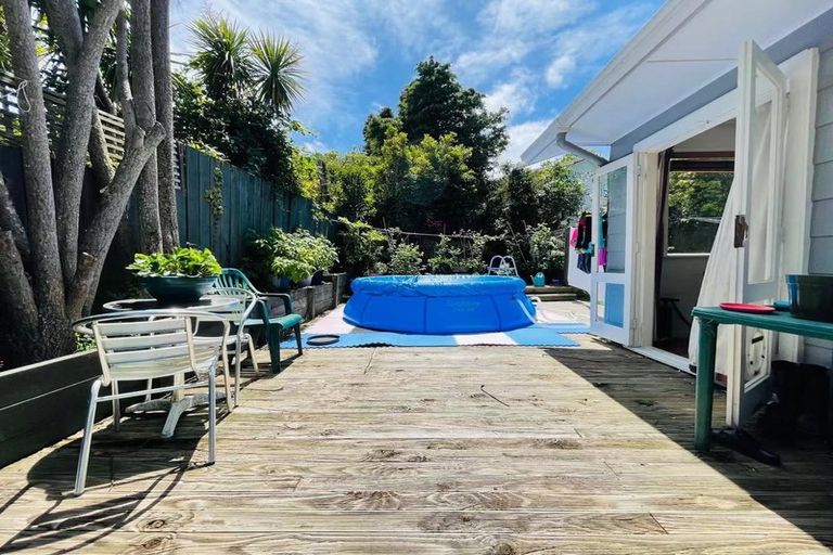 Photo of property in 1/5 Mchardy Place, Glenfield, Auckland, 0627