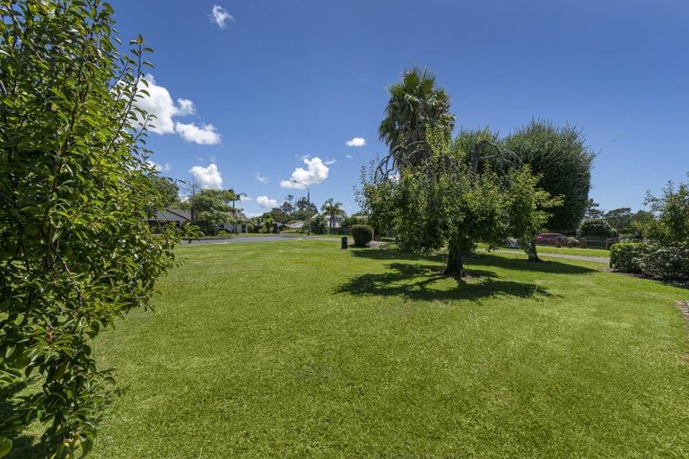 Photo of property in 11 Windfall Grove, Greenhithe, Auckland, 0632