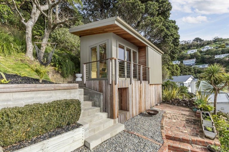 Photo of property in 118 Sutherland Road, Melrose, Wellington, 6023