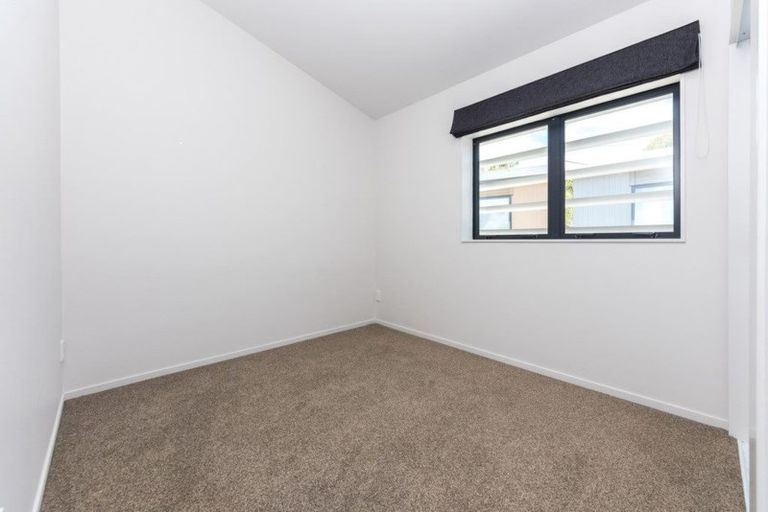 Photo of property in 2/10 Silver Moon Road, Albany Heights, Auckland, 0632