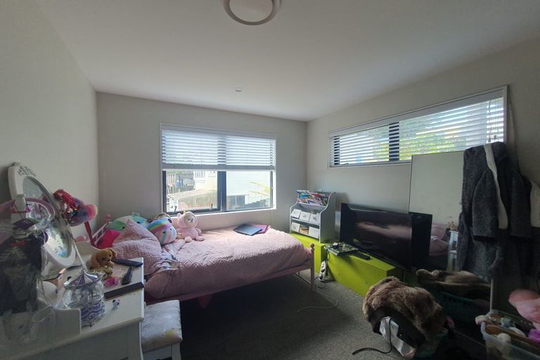 Photo of property in 1 Mataki Way, Glen Eden, Auckland, 0602