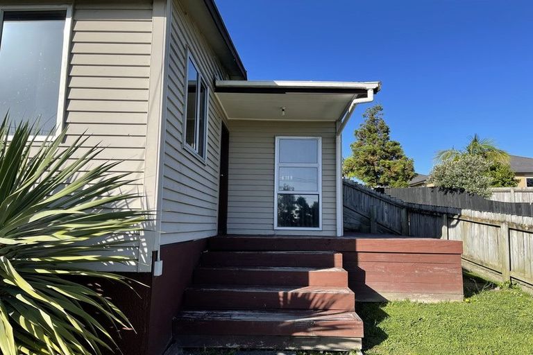 Photo of property in 94 Don Buck Road, Massey, Auckland, 0614