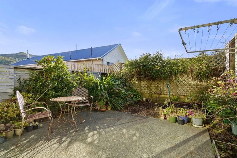 Photo of property in 73 Saddleback Grove, Karori, Wellington, 6012