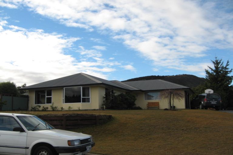 Photo of property in 4 Kuri Place, Wanaka, 9305