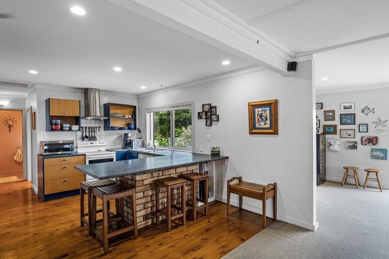 Photo of property in 1/230 East Coast Road, Forrest Hill, Auckland, 0620