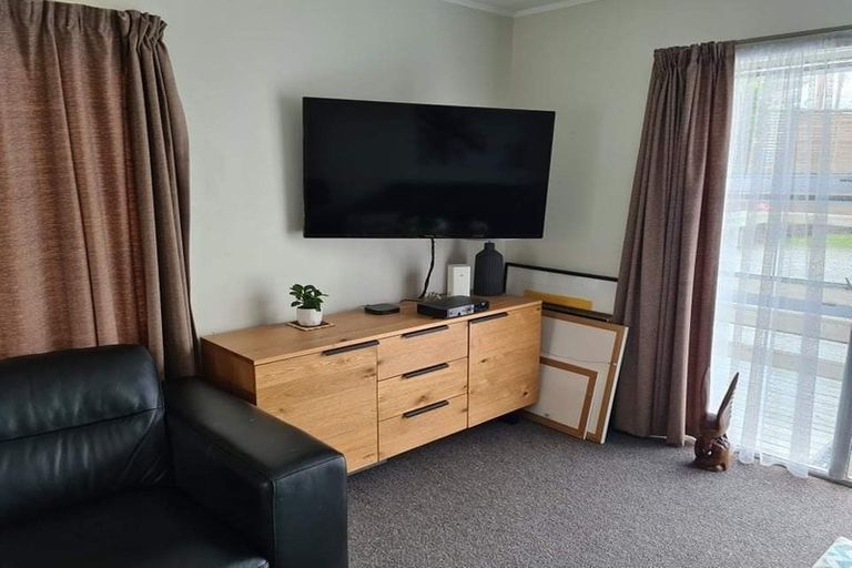 Photo of property in 23 Luckens Road, West Harbour, Auckland, 0618
