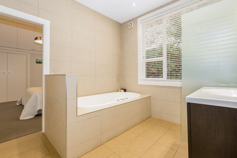 Photo of property in 334 Oriental Parade, Oriental Bay, Wellington, 6011