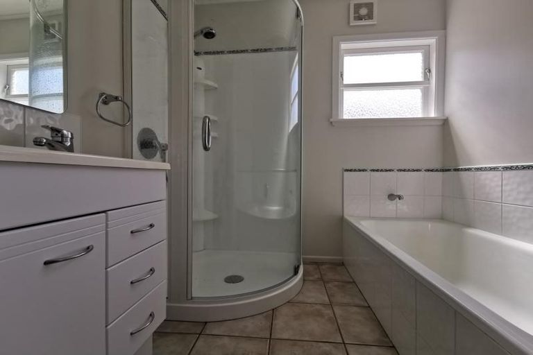 Photo of property in 5 Freeling Street, Island Bay, Wellington, 6023