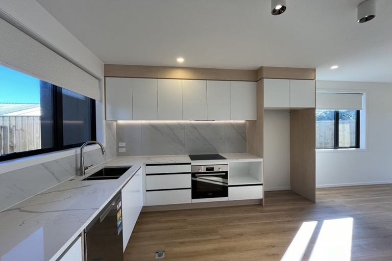 Photo of property in 27 Dawnhaven Drive, Te Atatu Peninsula, Auckland, 0610