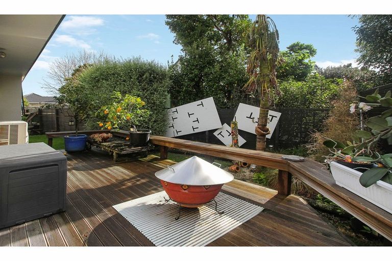 Photo of property in 23a Kervil Avenue, Te Atatu Peninsula, Auckland, 0610