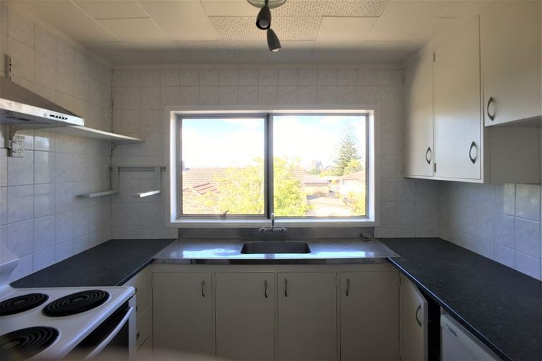 Photo of property in 3/2 Hinekohu Street, New Lynn, Auckland, 0600