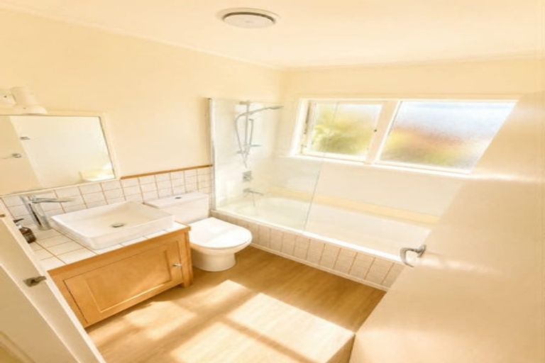 Photo of property in 5/139 Queens Drive, Lyall Bay, Wellington, 6022