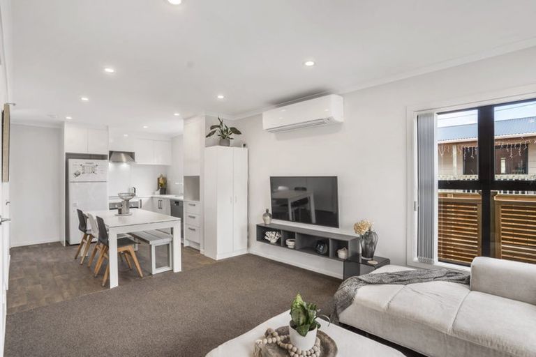 Photo of property in 1/9 Marlene Avenue, Te Atatu South, Auckland, 0610