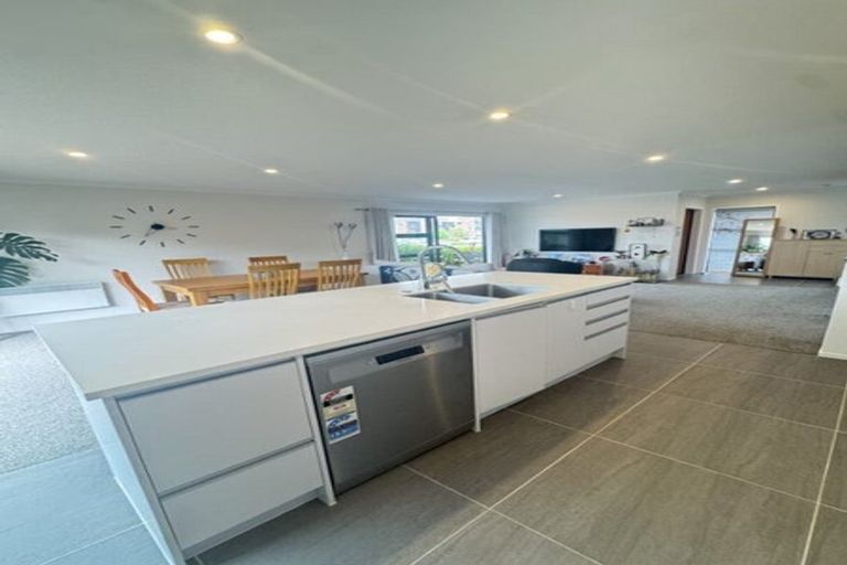 Photo of property in 16 Whiri Lane, Hobsonville, Auckland, 0616