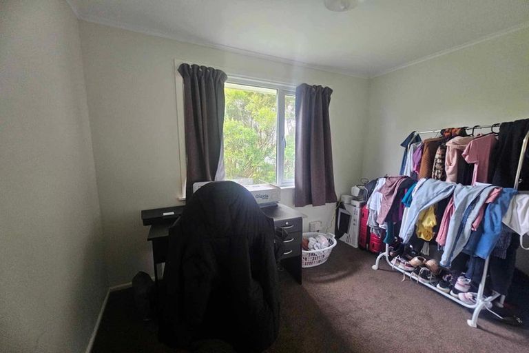 Photo of property in 1 Kinapori Terrace, Newlands, Wellington, 6037