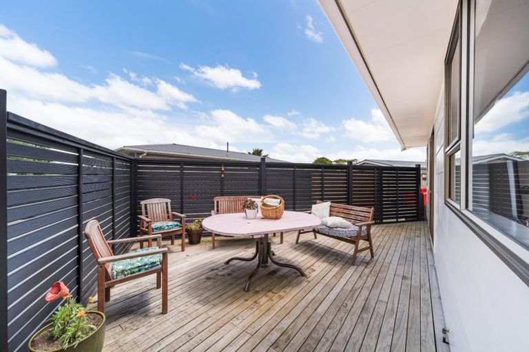 Photo of property in 27 Hillcrest Drive, Kelvin Grove, Palmerston North, 4414