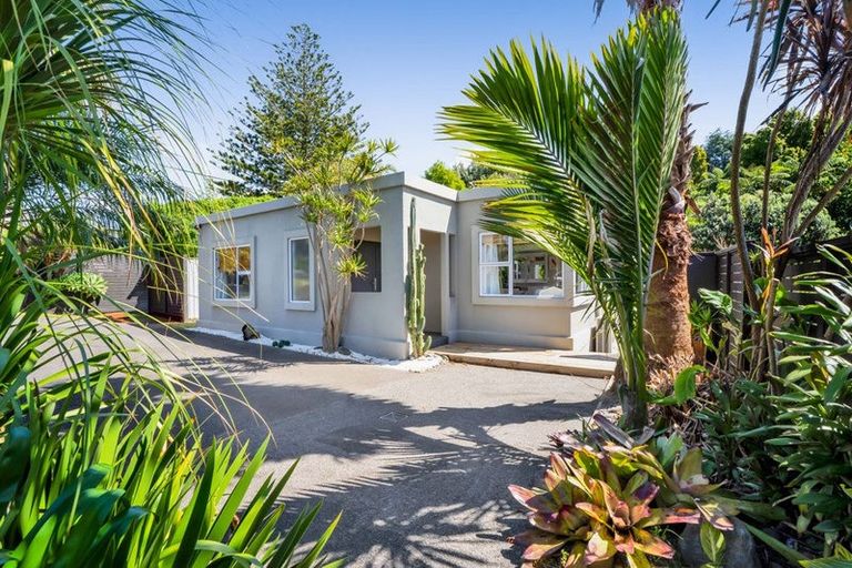 Photo of property in 70 Seaview Road, Marfell, New Plymouth, 4310